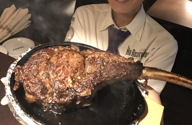 ダイナミックなトマホークステーキならノーリザベーションズ